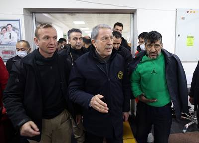 Millî Savunma Bakanı Hulusi Akar ve Sağlık Bakanı Fahrettin Koca Hatay’daki Arama-Kurtarma ve Yaşam Destek Faaliyetlerini Yerinde İnceledi